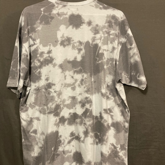 Old Navy Pocket Tee - Picture 2 of 2